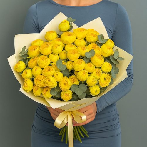 Букет из жёлтых пионовидных кустовых роз «Солнечная энергия»